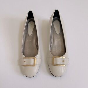 NWT—Amalfi bone colored pump with front buckle detail and stacked kitten heel